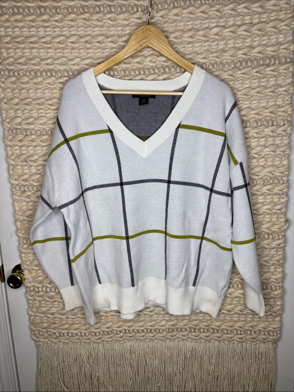 Tahari White V-Neck Sweater with Olive and Gray Windowpane Size 1X